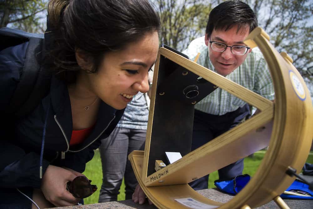 Photo of Mark Moldwin teaching a student